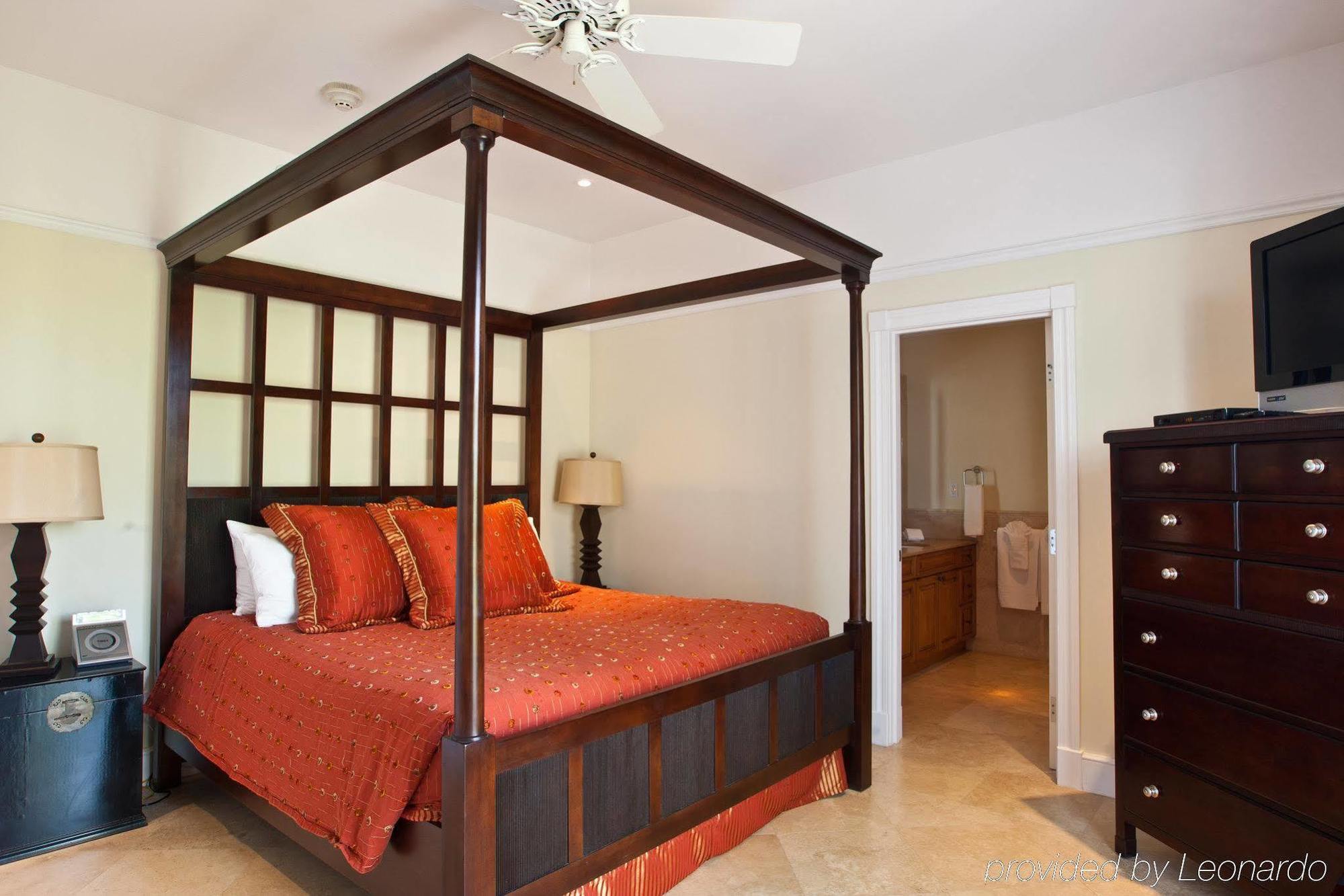 Hotel The Regent Grand Grace Bay Exterior foto